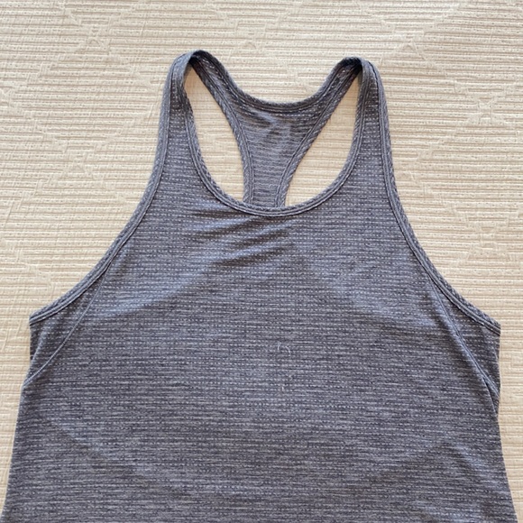 Lululemon tank - Picture 2 of 6
